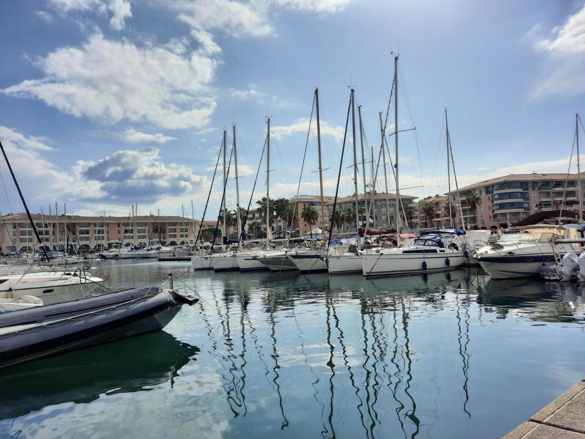 Апартаменты Coeur Marina Climatise Terrasse Parking Фрежюс Экстерьер фото